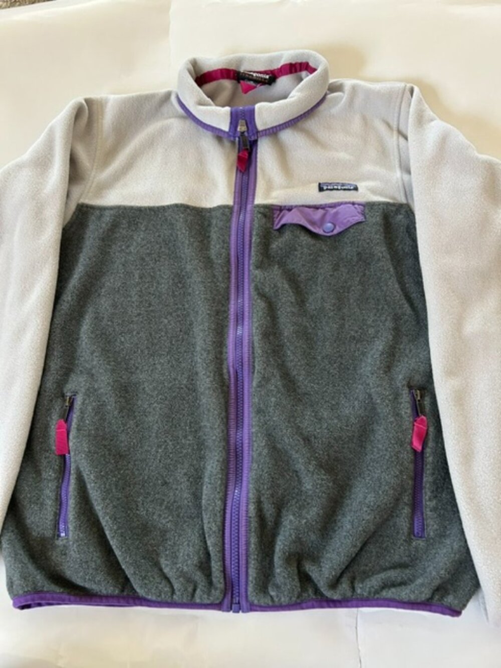 Great Patagonia Synchilla Women’s Fleece Gray/Purple Pullover Jacket Size Large